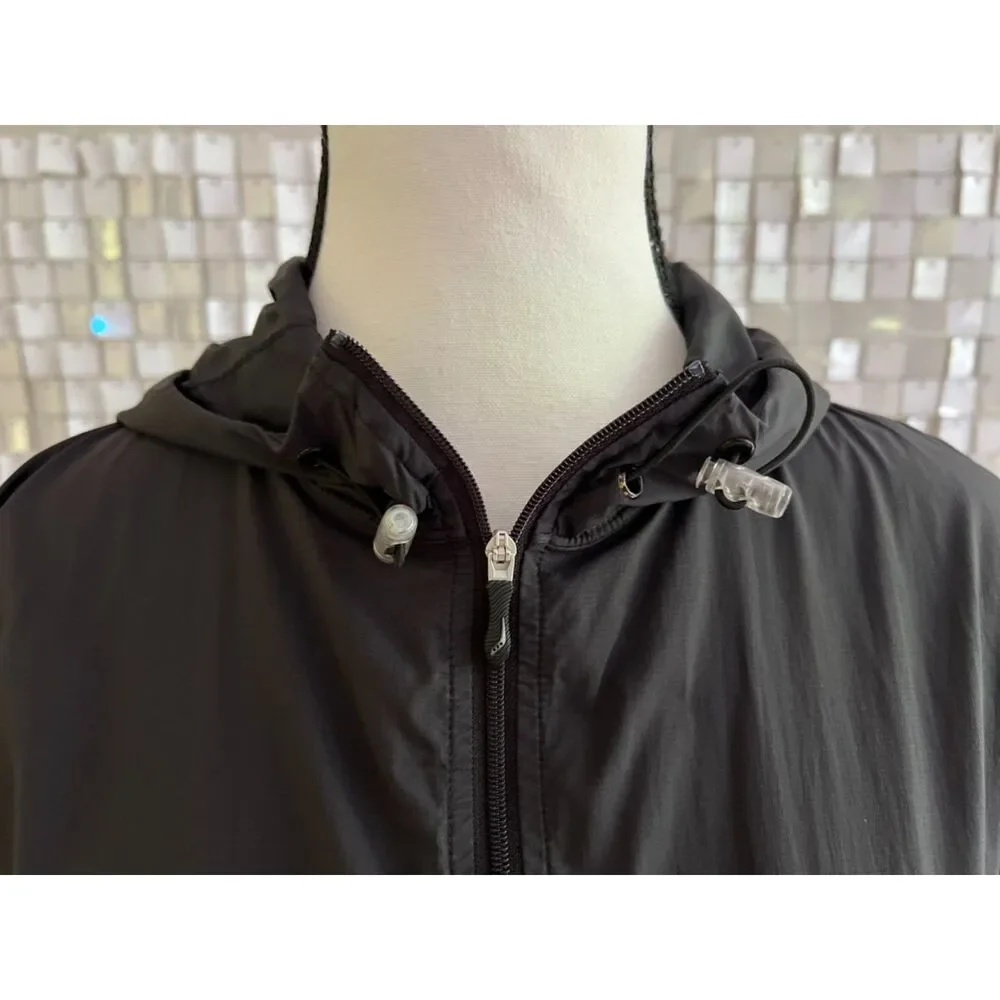 Saucony Women's Runshield Jacket. Size M.
